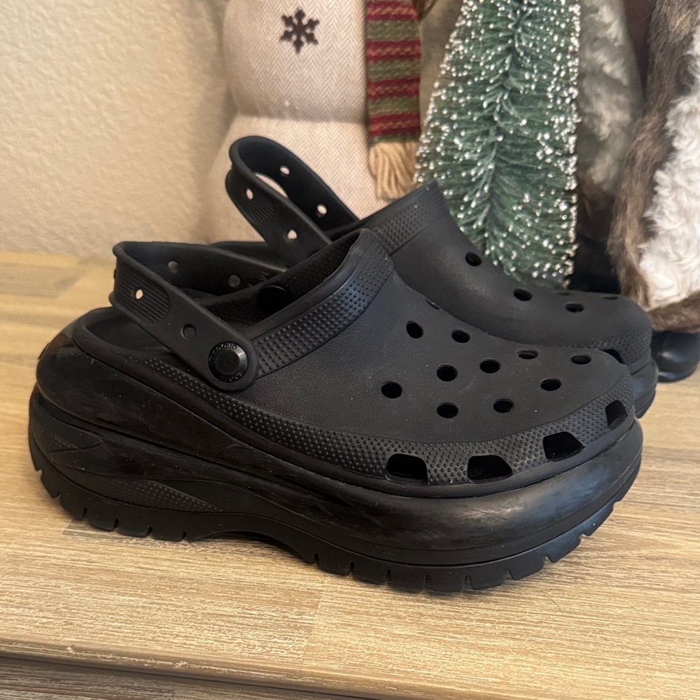 PLATFORM CROCS Black Sandals